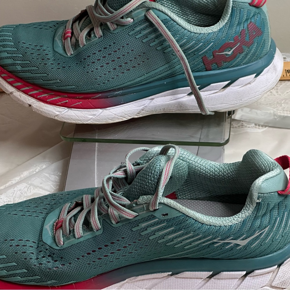 HOKA Clifton 5 running/athletic shoe.lots of miles left.size 7.5 - Picture 13 of 13
